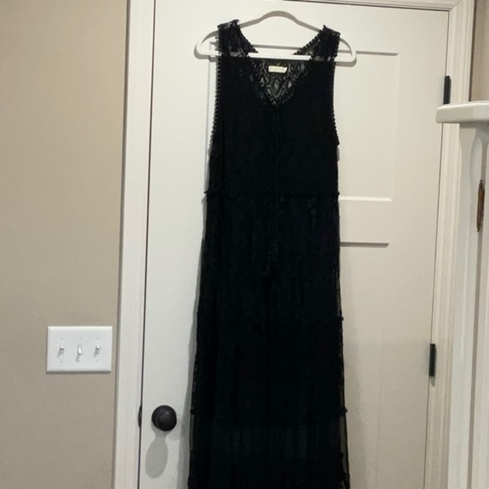 Black Sleeveless V-Neck Maxi Sundress